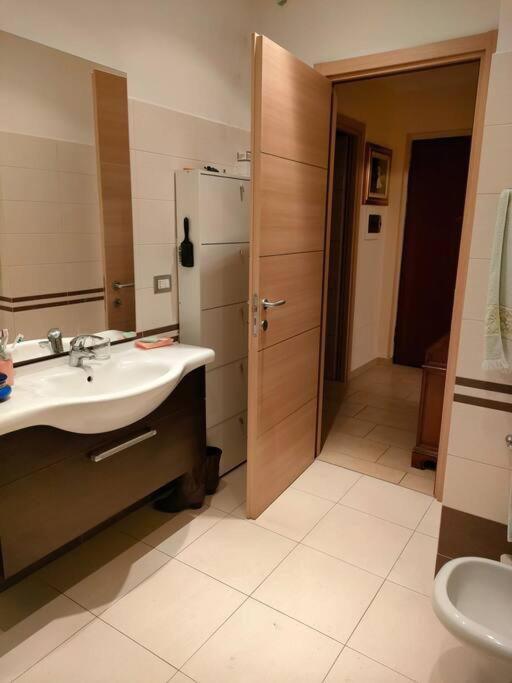 A Casa Di Anri Apartment Turin Bagian luar foto
